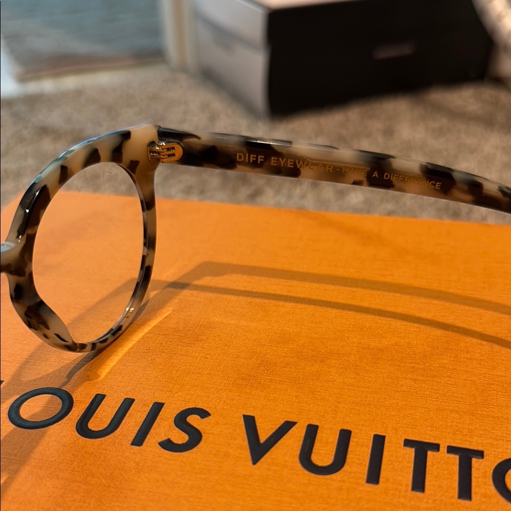 Diff Eyewear Black And Cream Patterned Glasses - image 2